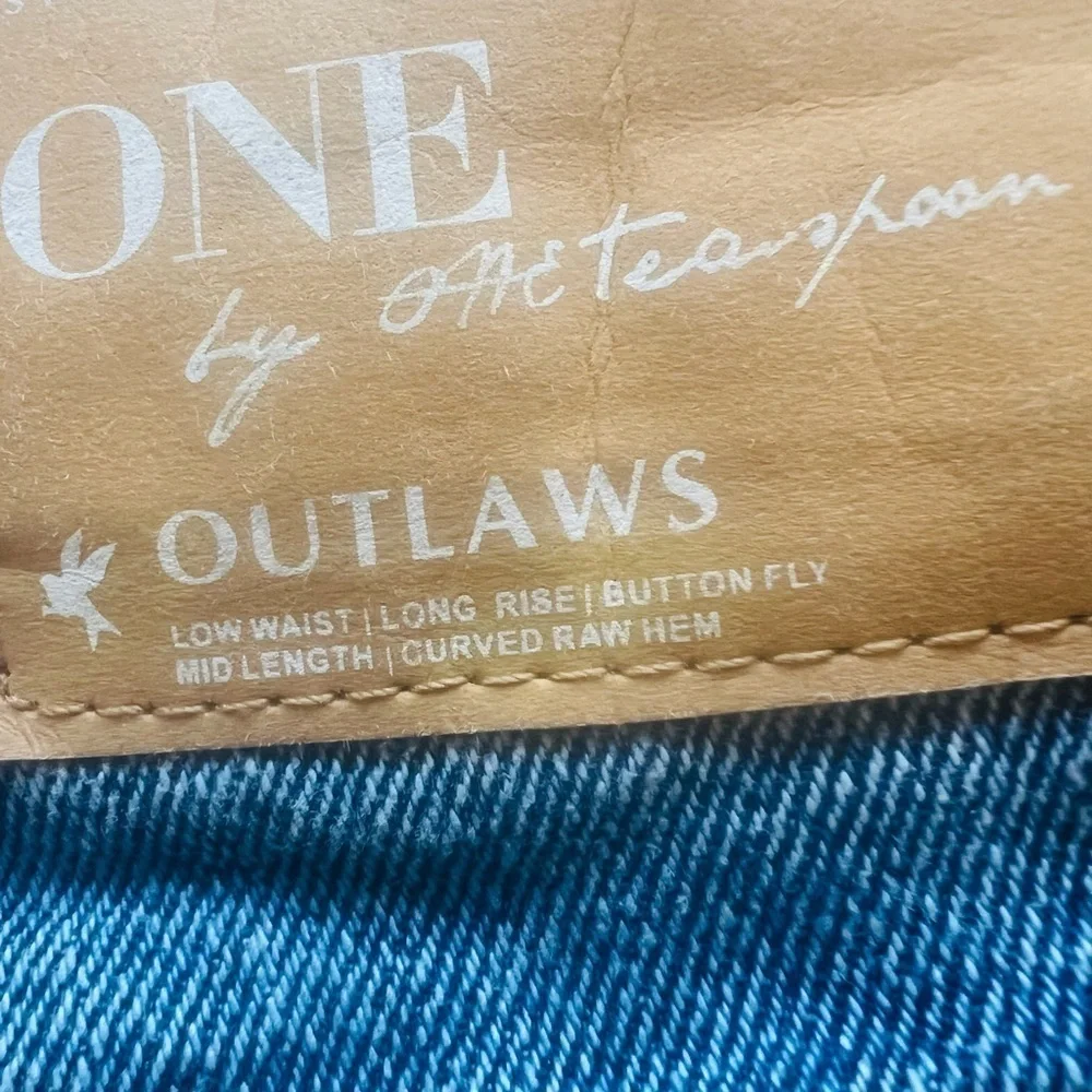 One Teaspoon x Free‎ People Women's 26 Jean Shorts Outlaws Distressed High Rise